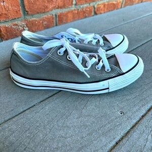 EUC Converse Chuck Taylor’s